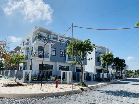 Nhà 1 Trệt 2 lầu mới xây 100% ngay trung tâm hành chính