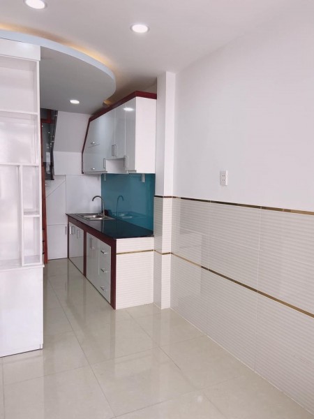 Bán gấp nhà HXH Lạc Long Quân giá chỉ 3 tỷ 7 thương lượng chính chủ
