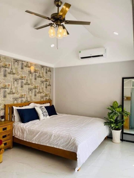 Bán nhà đường Phạm Ngũ Lão 25m2 4 tầng giá chỉ 6.1 tỷ.