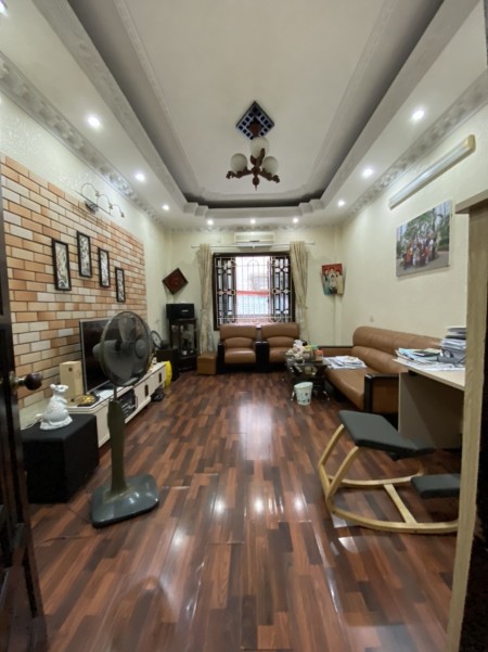 Bán nhà lô góc 3 thoáng Quận Đống Đa dt 50m2, 4 tầng