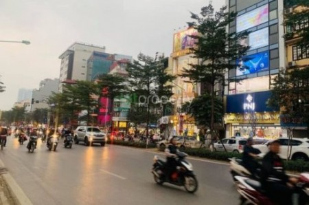 Bán nhà mặt phố 239M mt8m, giá 67 tỷ, view hồ lh 0978439490