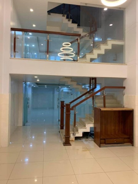 Nhà hẻm 652QL13 Hợp làm VP kết hợp ở, có sẵn 2 phòng kính