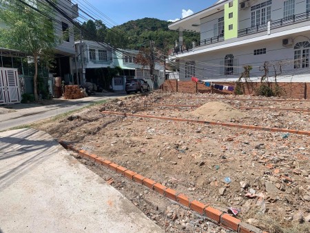 Chính chủ bán gấp đất mặt tiền Dương Vân Nga, gần khu tiện ích, hỗ trợ vay