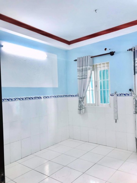 Bán nhà mặt tiền Thành Thái Quận 10, dtsd 54m2, ngang 4m, đúc 2 tầng kiên cố, giá 3.9 tỷ
