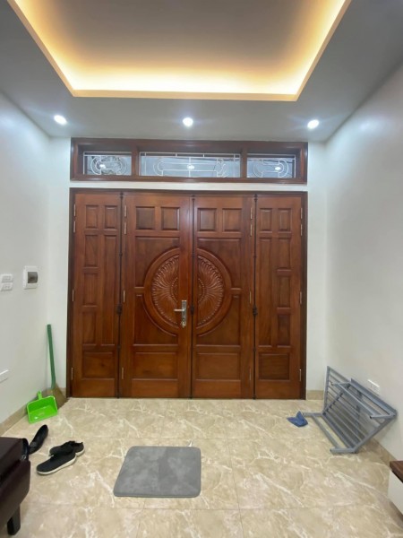 Nhà sát phố diện tích rộng, ô chờ thang máy, trung tâm Quận Hai Bà Trưng, vị trí đẹp