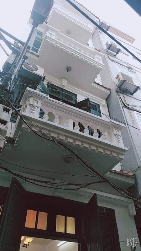 Bán nhà đường Láng Dt 55m2*4 tầng mặt tiền 4,6m giá 4 Tỷ