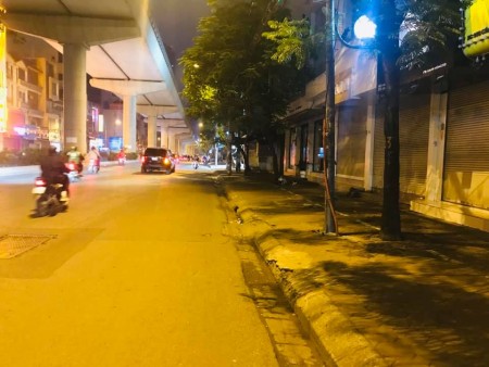 Bán nhà mặt phố Cầu Giấy, 5 tầng, kinh doanh tuyệt đỉnh, giá chỉ 5,5 tỷ.