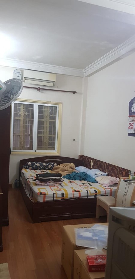Nhà hiếm Đội Cấn dt 30m2, 4 tầng đúc kiên có, gần hồ, an sinh đỉnh, giá 2.4 tỷ