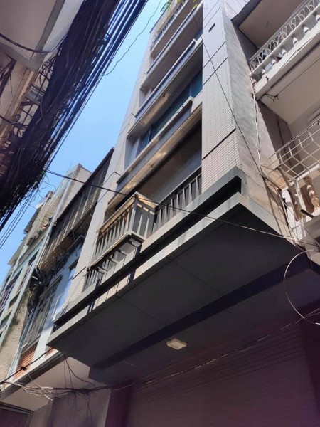Bán nhà Nguyễn Xiển, diện tích 32m2, nhà xây 8 tầng, mặt tiền 4.5m giá chỉ 5.35 tỷ. ngõ thông ô tô tránh
