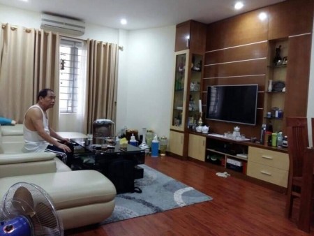 Bán nhà ngay đầu Quan Nhân nhà Lô Góc, ngõ rộng, kinh doanh, gần trường, chợ, ngõ thông 40m 5 tầng chỉ 3 tỷ hơn