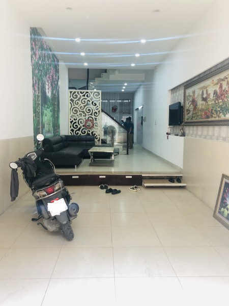 Nhà HXH khu Cư Xá Nguyên Hồng: Trệt 2 Lầu – Sân thượng, giá 18tr/th