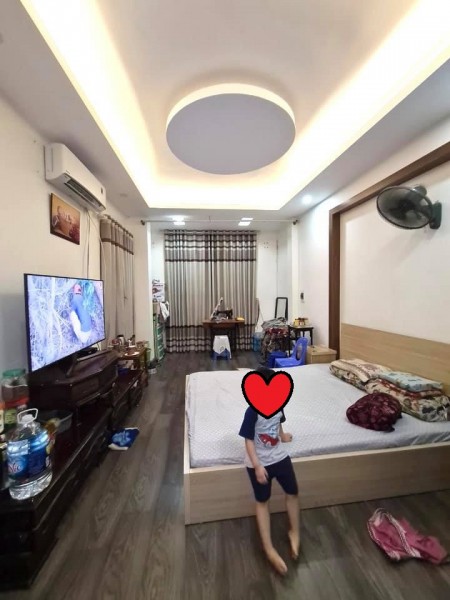 Bán nhà Hoàng Mai, lô góc, ô tô, bãi dỗ xe vài bước chân 38m2, 5 tầng, giá 3.3 tỷ