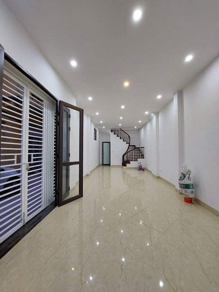 Bán nhà Tân Mai 40M, giá 4.55 tỷ ô tô vào nhà, ngõ ô tô tránh, 1 bước ra hồ Đền Lừ
