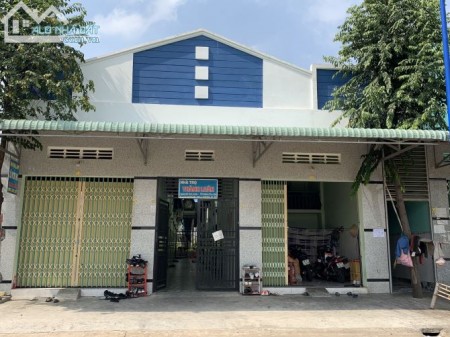 Cần tiền bán gấp 300m2(10x30) 2 nhà cấp 4 +10 phòng trọ thu nhập ổn định