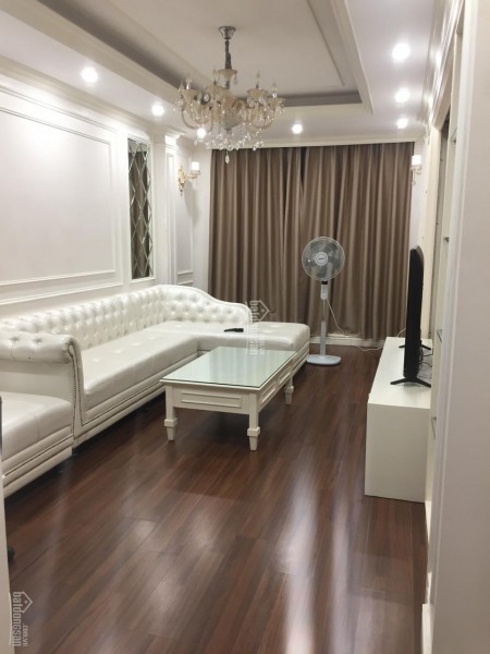 Bán gấp nhà mới, siêu đẹp ngõ 105 Xuân La, DT 33m2x5 tầng giá 5.5 tỷ thương lượng sâu. LH 0966286718