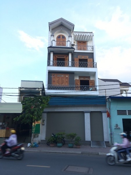 Cho Thuê Nguyên Căn nhà MT 3 lầu Lạc Long Quân