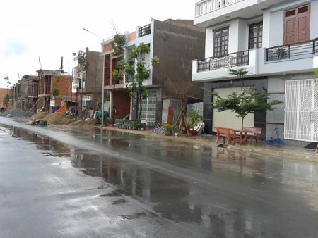 Bán đất Bình Dương cặp sát chợ.