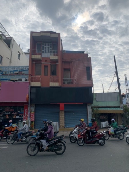 Cách Mạng Tháng 8 nguyên căn 8 x 23. Nhà vị trí đẹp