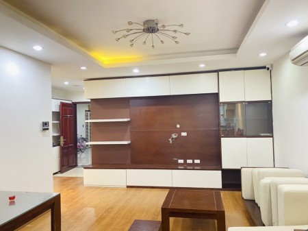 Bán gấp CHCC Legacy, DT 109.7m2, căn 3PN, view đường Nguyễn Huy Tưởng thoáng, mát.