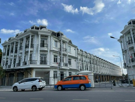 Bán Nhà Phố Xây Sẵn Trung tâm thành phố Dĩ An Bình Dương 80m2 1 trệt 2 lầu