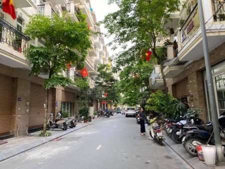 Bán Nhà Phố Trung Kính Lớn Cầu Giấy Phân Lô Vỉa Hè Ở Và KD Vị Trí Vàng 72m2*5T 12.99 Tỷ 035967888