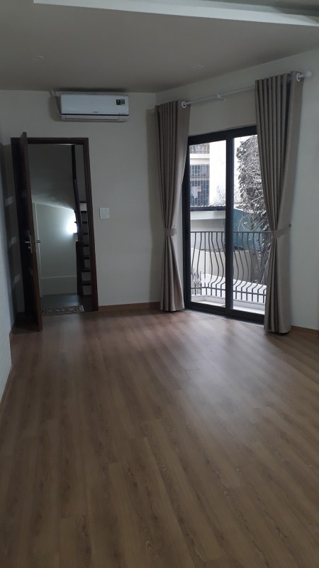 Nhà mới Đội Cấn, ngõ ô to, gần hồ, tặng nội thất, dt 38m2, 5 tầng, giá 4.3 tỷ