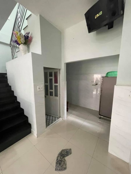 Nhà rẻ mà hẻm lại đẹp, xe tải tránh nhau, diện tích rộng, phù hợp túi tiền, mua ngay kẻo bán mất.