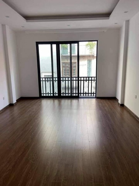Bán nhà ngõ to, ô tô quay đầu Quận Long Biên gần cầu Chương Dương hiếm 51m2, 5,25 tỷ.