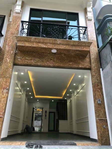 Cực hiếm mặt phố Vỉa hè rộng, kinh doanh đỉnh Giảng Võ BG-MT 4.3 giá 13.5 tỷ Đống Đa