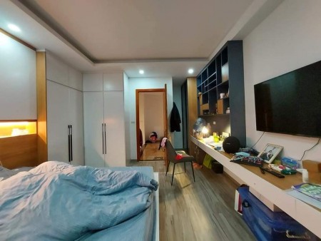Nhà đẹp gần phố, ô tô ra vào thoải mái, an sinh đỉnh, nội thất nhập