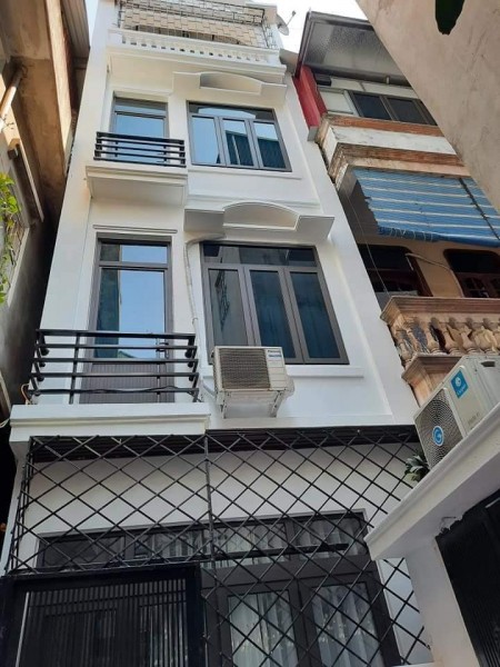 Nhà đẹp Tôn Thất Tùng Giá 5,2 tỷ, dt 52m2, 4 tầng, ngõ thoáng, gần phố ở sướng