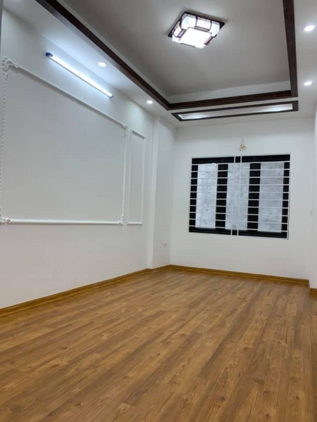Tiền nhỏ, nhà đẹp, trung tâm, nhà Trương Định, dt 27m2, giá 2,4 tỷ