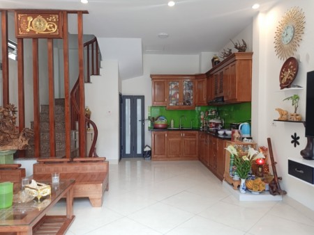 Siêu rẻ ở ngay Hoa Lâm, Long Biên, Hà Nội 37m2, 5 tầng, giá 2.95 tỷ