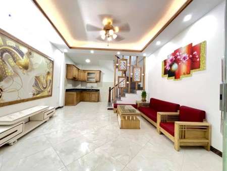 Bán nhà đẹp Vũ Ngọc Phan dtsd 80m2, giá bán 15,2 tỷ, sổ đỏ đẹp, nở hậu