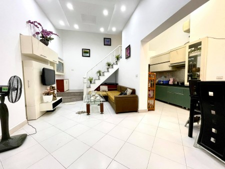 Bán Nhà mặt Ngõ 89 Phố Thái Hà, Ô tô cách nhà 30 mét, diện tích 36/38m2- giá 4,5 tỷ.