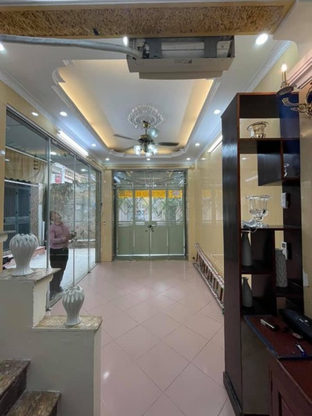 Bán nhà quận Hoàng Mai lô góc ô tô đỗ cửa kinh doanh nhỉnh 3 tỷ