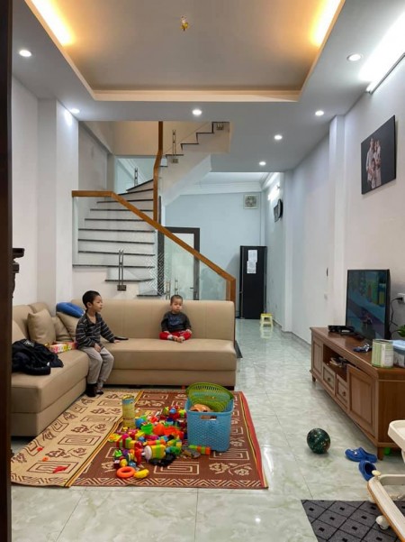 Siêu hiếm, siêu đẹp, nhà rộng 41m2 x 4 tầng, chỉ 2.45 tỷ Cổ Điển A, Thanh Trì, 0988623934