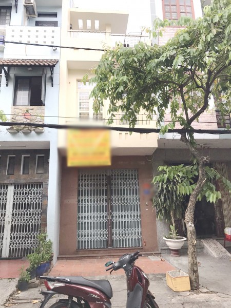 Bán nhà xây dựng kiên cố mặt tiền đường Lê Quyên P4 Q8
