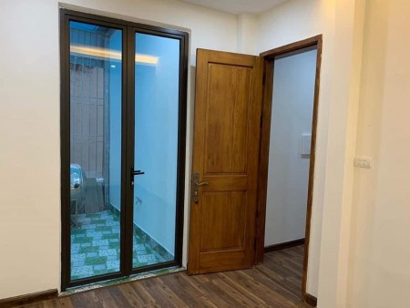 Nhà 4 Tầng, Phố Lĩnh Nam, ô tô đỗ Cửa, DT 58m2, MT 5.6m, Giá Nhỉnh 3 tỷ