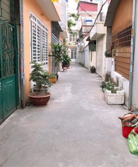 Bán gấp nhà Hai Bà Trưng, lô góc DT 65m,Mặt 5.4m, Nở hậu, hơn 4 tỷ, LH: 0877771009.