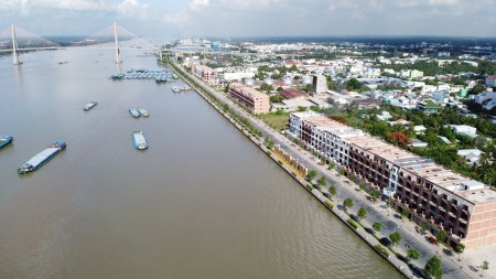 Nhà mặt tiền đường view sông, sổ hồng riêng, 4 tầng đúc kiên cố