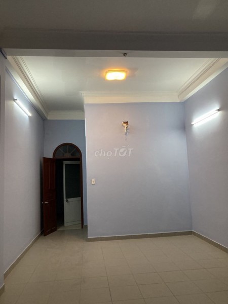 Cho thuê nhà nguyên căn MT Nguyễn Thông Quận 3 - trệt 2 lầu 5x18m nhà sạch sẽ dọn vào ở hay kinh doanh ngay