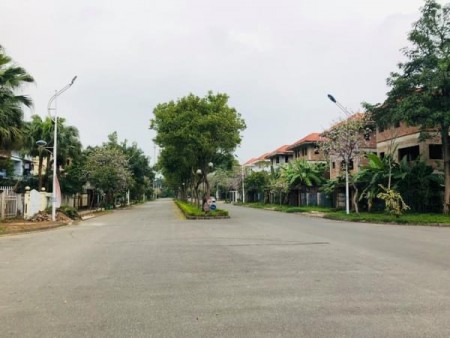 Bán biệt thự xây thô đường Long Việt 272m2, hường Đông Nam mát mẻ, giá 40 triệu/m2, lh 0972933496