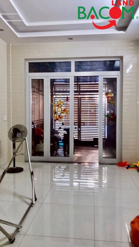 Bán nhà 1 trệt 2 lầu Tam Hoà, gần giáo xứ Bùi Thái, sổ hồng riêng, hẻm thông đường xe hơi