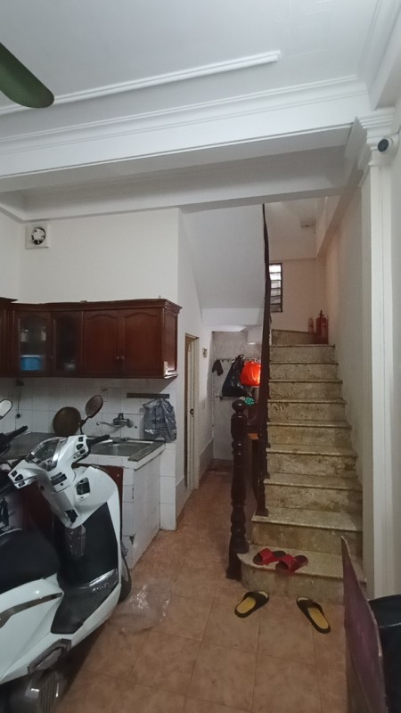 Cho thuê nhà Ngõ 72 Nguyễn Trãi, 4T*3PN, điều hòa, nóng lạnh, ngõ 3 gác