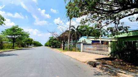 Bán xưởng 28.000m2 giá 180 tỷ trong khu công nghiệp gần Tân Đô, Đức Hòa, Long An
