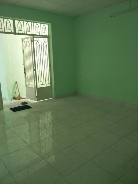 Nhà rộng 3pn đường 13 gần chợ thủ đức, có sân