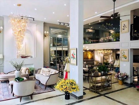 Bán biệt thự mặt phố Hoàng Quốc Việt, lô góc, vỉa hè, oto. 270m2 5T MT25m 40 tỷ