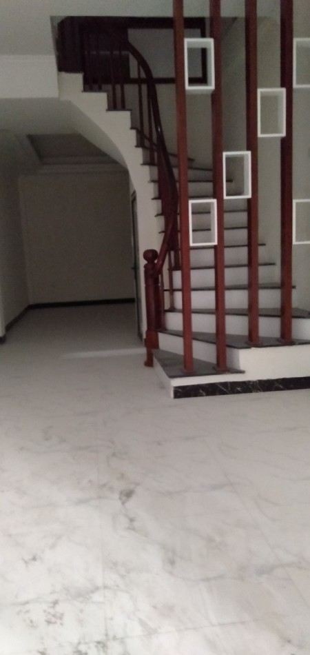 Bán gấp nhà Lê Trọng Tấn, Hà Đông diện tích 40m2, 4 tầng, mt 4.4m, giá 2.4 tỷ, vài bước ra phố