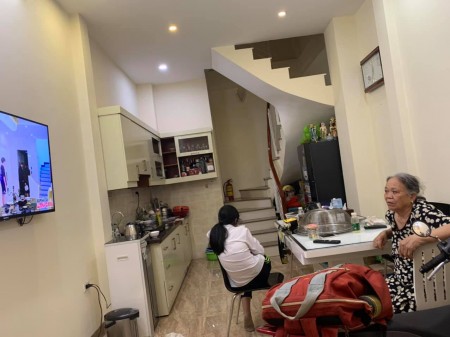 Nhà đẹp phố Đội Cấn, ở ngay, gần đường, tặng nội thất, dt 35m 4 tầng, giá 3.22 tỷ, lhcc